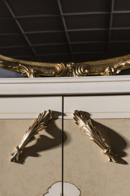 Jídelní set Beige Skříň Krásný Zrcadlo Moderní Luxusní Design Elegantní 2 kusy.
