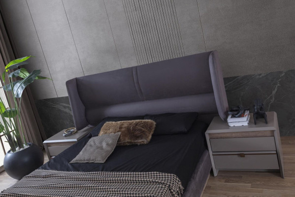 Exkluzivní bed room set s postelí + toaletním stolem a 2x nočními stolky 4 díly.