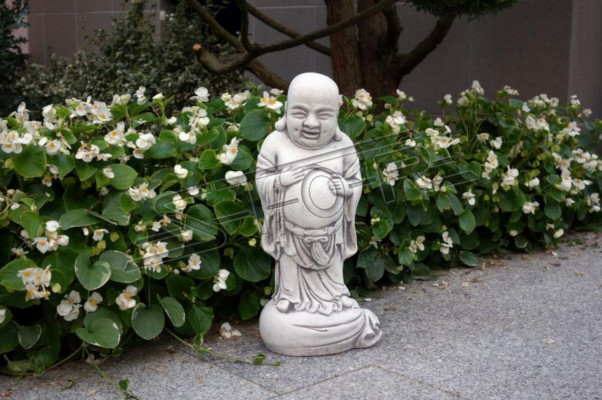 Buddha socha socha v kamenném stylu. Velká socha pro zahradní dekoraci.