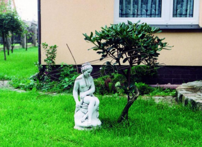 Dámská figurína socha figury sochy sochařské dílo sochy zahrady