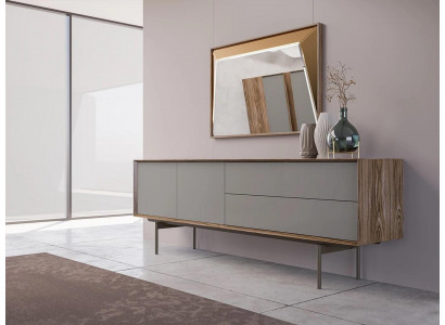 Kompletní jídelní pokoj se skříní a zrcadlem, design nábytku ze dřeva.