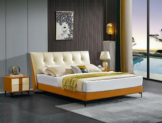 Luxusní postel z kůže, manželská postel, polštář, kompletní set hotelového nábytku s nočními stolky.