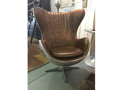 Eggchair Křeslo hnědé, kožené, kovové stříbrné, křeslo s ušáky Egg Chair Flieger Club.