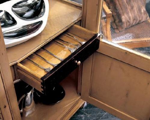 Vitrínové skříně, komody, vitríny, skříně, skleněný designový šatník, Itálie, nový