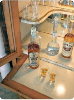 Vitrínový bar Skříň Dům Designérské skříně Stěna Dřevo Zrcadlo Vitrína Nábytek Nový