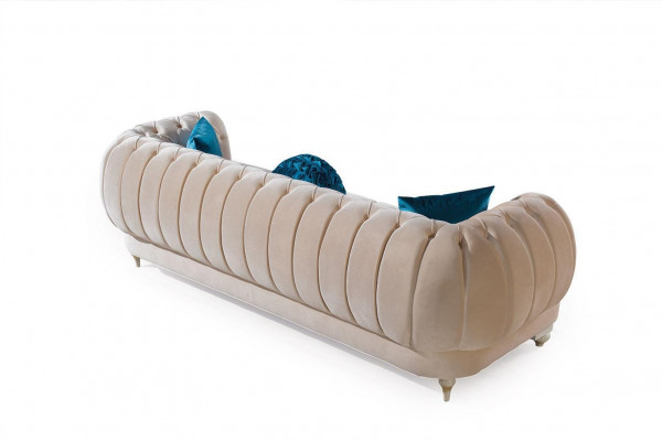Beige Chesterfield polstrová pohovka designéra třímiestná textilní sofa 3-sedák.