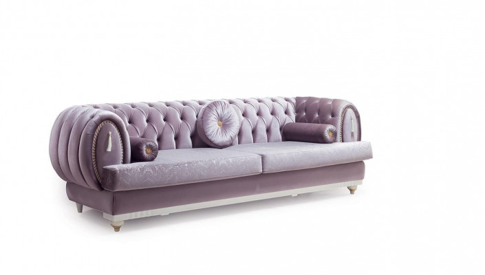 Fialový Chesterfield třímístný designový 3-sedadlový gauč s dřevěným rámem.