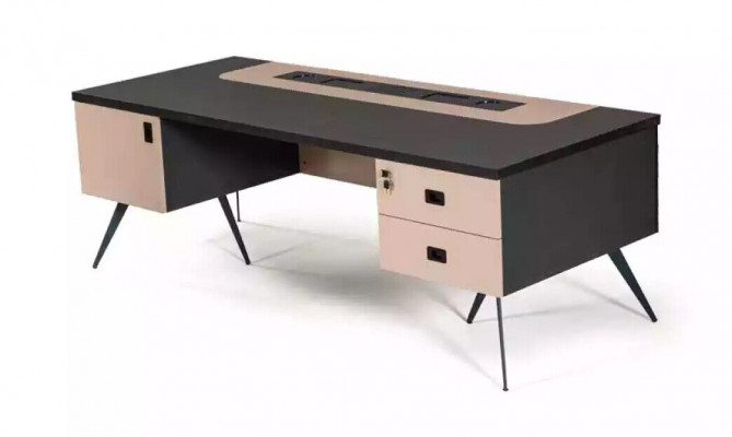 Moderní pracovní pokoj s luxusními kancelářským nábytkem Skříň na složky Psací stůl