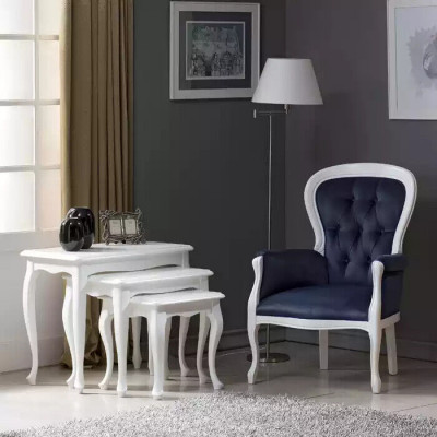 Luxus křeslo obývacího pokoje, textilní křeslo v klasickém designu s polstrováním.