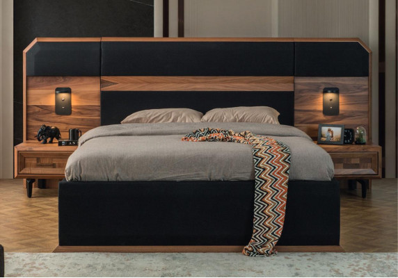 Hnědo-černá dřevěná ložnice, manželská postel, 2x noční stolek, 3 kusy.