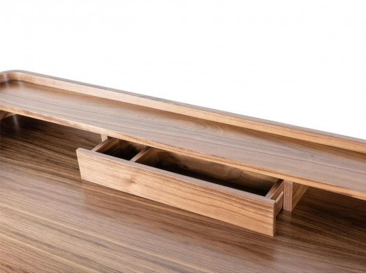 Dřevěný psací stůl v ložnici, designový počítačový stůl, luxusní zařízení.