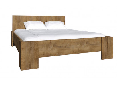 Schlafzimmer Dřevěná luxusní designová postel s polštářem, dvojlůžková manželská postel v hotelu, rozměry 180x200 cm.