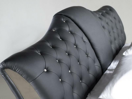 Chesterfield Bed Design Klasická manželská postel s dvojitým koženým čalouněním pro ložnici.