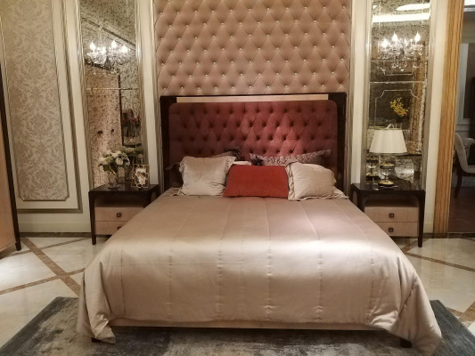 Postel 2x noční stolek 3 kusy. Ložnice sada design moderní luxusní.