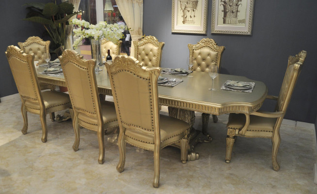 Kompletní beige jídelní prostředí designerovský jídelní stůl se židlemi