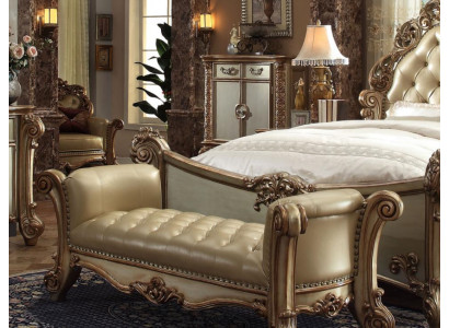 Ušlechtilá rekamie antik, styl šajka, pohovka, lehátko Chesterfield.