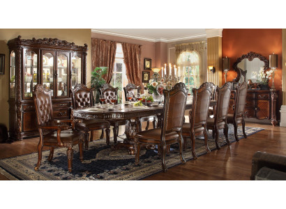 Luxusní jídelní set v barokním stylu, designer jídelní stůl s hnědými křesly typu Chesterfield.
