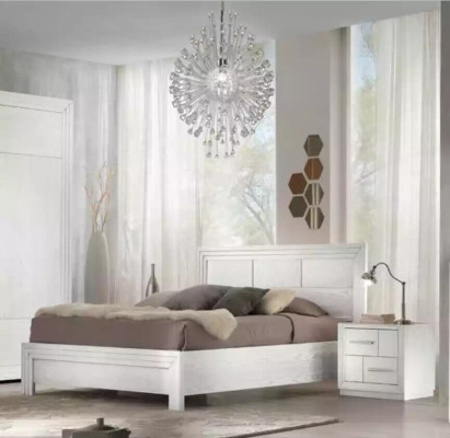 Luxusní kompletní ložnice s postelí, 2x noční stolky a šatní skříní.