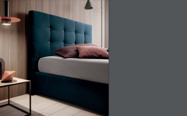 Navrhněte postele, ložní prádlo a textil pro ložnice ve velikosti 180x200 cm s luxusními polštáři pro nové hotely.