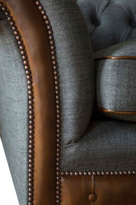 Design Chesterfield látková pohovka 4místná sedačka šedé barvy, nová