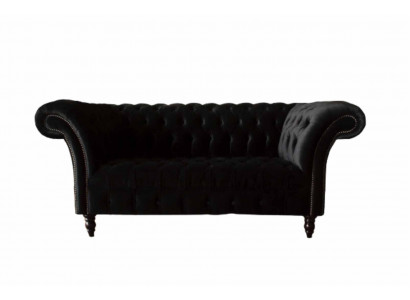 Chesterfield 2místná designová pohovka, čalouněná luxusní textilní pohovkou.