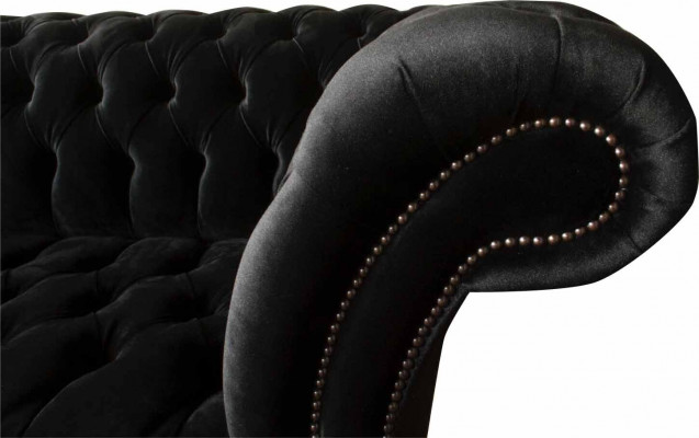Chesterfield 2místná designová pohovka, čalouněná luxusní textilní pohovkou.