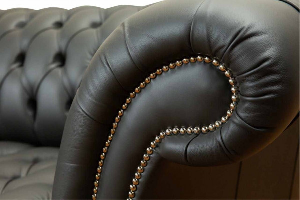 Chesterfield kožená pohovka, gauč, polstrovaná 2-místná designová pohovka, gaučení.