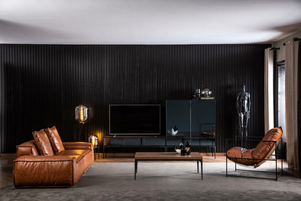Elegantní moderní obdélníkový stůl na černých nohách.