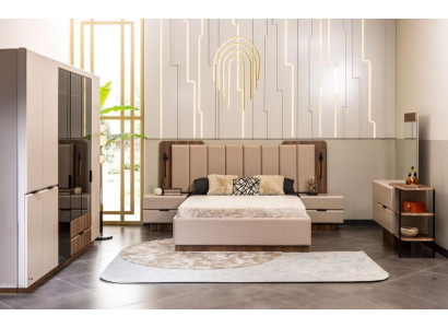 Manželská postel s nočními stolky v béžovém látkovém provedení a se 5 kusy. Šatní skříň a postel.