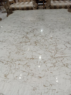 Obývací pokoj Elegantní konferenční stůl s noblesním šarmem nábytek do obývacího pokoje.