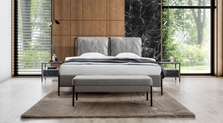 Exkluzivní ložnice dvojlůžko kovový rám moderní lavice luxusní nábytek.