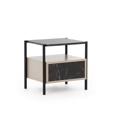 Exkluzivní ložnice dvojlůžko kovový rám moderní lavice luxusní nábytek.