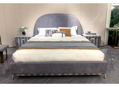 Šedý ložní nábytek: postel se dvěma nočními stolky, manželská postel 3 kusy.