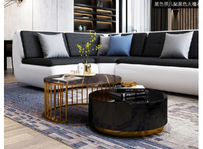 Moderní zařízení obývacího pokoje s černými stolky