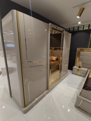 Moderní skříň Luxus Šatník Dřevěné Skříně Sklo Lesk Ložnice