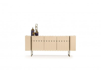 Béžová dřevěná komoda designový šatník sideboard skříň z luxusních materiálů.