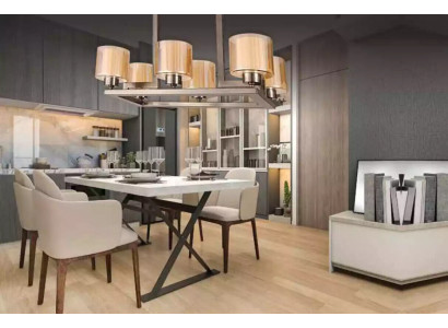 Stropní lampa ve stylu moderního designu pro osvětlení jídelny.