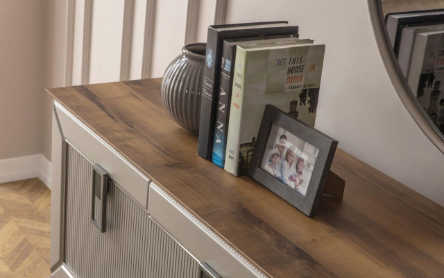 Moderní hnědý nábytek do obývacího pokoje Robustní komoda Designová police 2 kusy