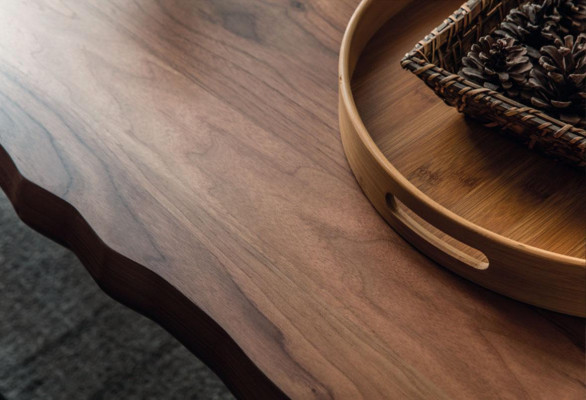 Hnědý dřevěný jídelní stolek Robustní jídelní stoly Dřevěné stoly Luxusní nábytek