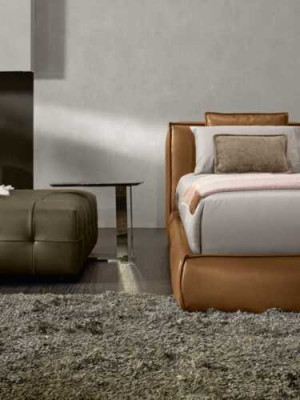 Manželská postel Čalouněná postel Luxusní ložnice Postele Manželský rámeček Hnědý nábytek