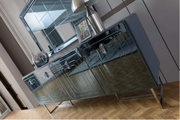 Šedý nábytek do jídelny skleněné zrcadlo designová nerezová antréna luxusní sada