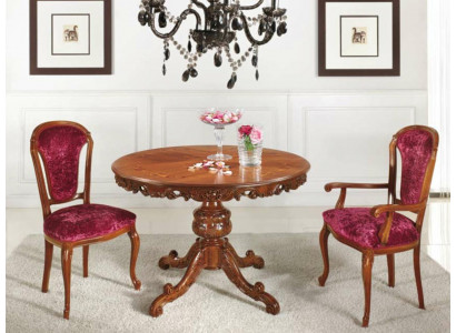 Návrhářský rozkládací jídelní stůl z masivního dřeva s vysouvací deskou.