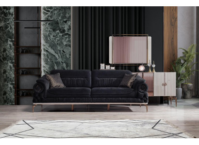 Elegantní třímístná černá luxusní pohovka s moderním dřevěným rámem.