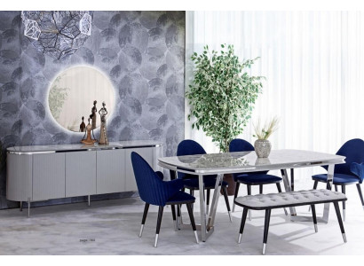 Jídelní set se skládá z jídelního stolu, 4 židlí, zrcadla, bufetu a lavičky (8 kusů).