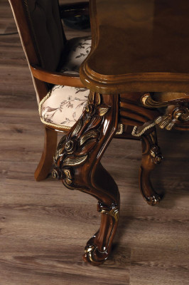 Exkluzivní klasická jídelní sestava s bufetem a zrcadlem.