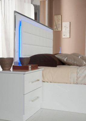 Postel 2x noční stolek 3 kusů Ložnice sada Design Moderní Luxusní Ložní skupina Nový