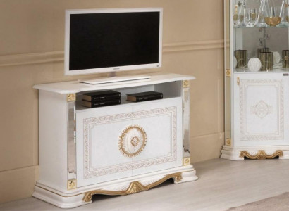 Bílá skříň RTV, regál, italský styl nábytku, komody, sideboard.