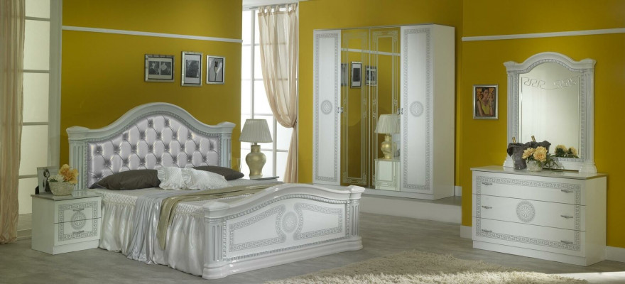 Komoda Sideboard Dřevěný skříň Nástěnka Italský design luxusní nábytek Skříně