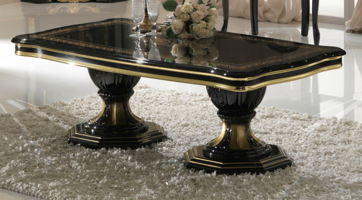 Luxus designový stůl do obývacího pokoje s kávou. Italský nábytek.