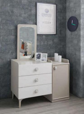 Dětská komoda se zrcadlem v bebí béžovém provedení, moderní design komod, luxusní dřevo.